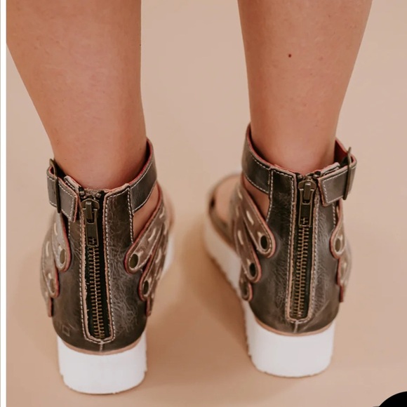 Women’s BedStu Artemia, Tonic Breeze Rustic Platform Gladiator Leather Sandals 9 - Picture 3 of 14